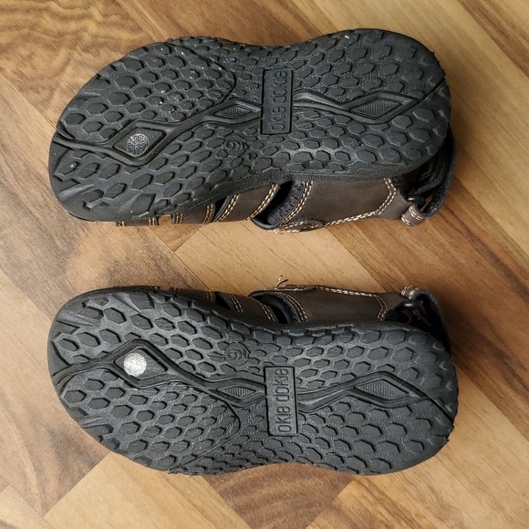 Okie Dokie Brown Sandals - Picture 2 of 7